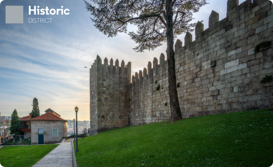 Muralha Fernandina (Old city walls) 